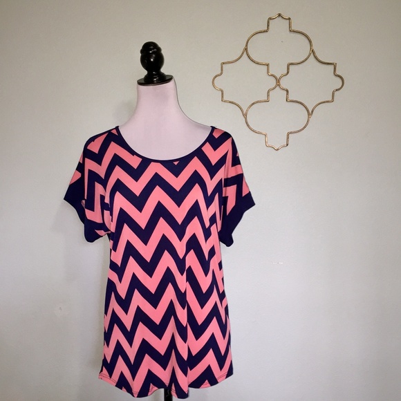 Carol Rose Tops - Carol Rose coral and navy chevron top
